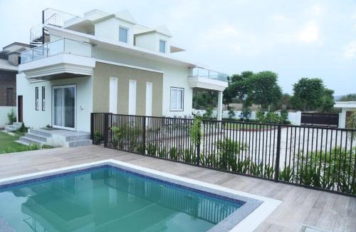 Jamwa Ramgarh Villa | Raj Farms Luxury Villa and Private Pool Near Kukus