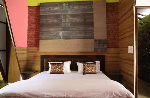 Lansdowne Hotel | Rakatal Rocks Resort