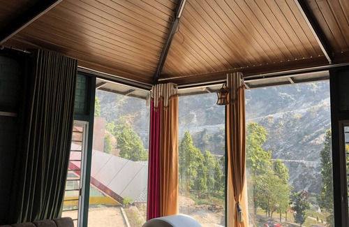 Lansdowne Hotel | Rakatal Rocks Resort