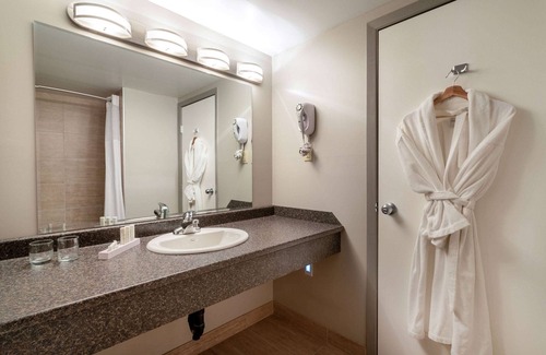 Fort St. John Hotel | Ramada by Wyndham Northern Grand Hotel & Conference Centre