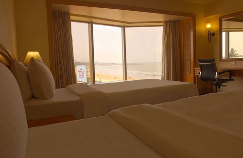 Juhu Hotel | Ramada Plaza by Wyndham Palm Grove
