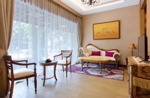 Colomadu Hotel | Ramada Suites by Wyndham Solo