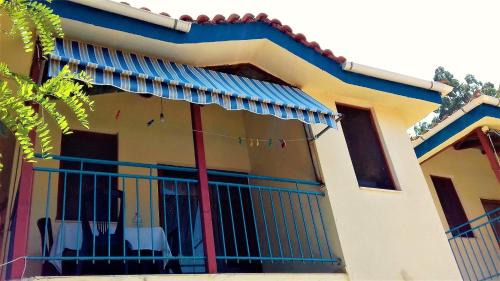 Radhime House | Ramo's Cozy Beachside Haven with Panoramic Views - 1st