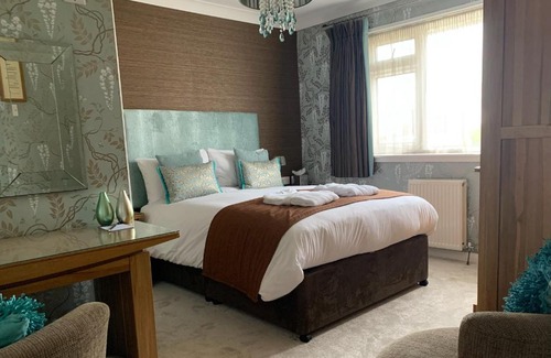 St Davids Bed & Breakfast | Ramsey House - Luxury Licensed B&B - Parking and Guest Lounge