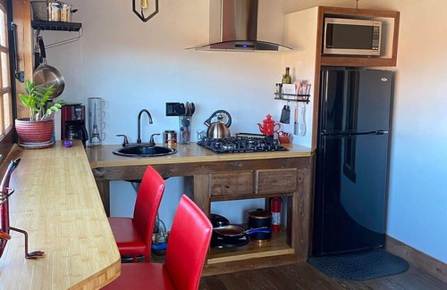Pomerene Cabin | Ranchito Paraiso: Pet-friendly Rustic Elegance in the Desert