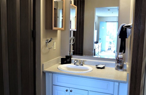 Nanton Hotel | Ranchland Inn