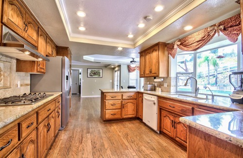 Temecula House | Rancho Vista estate in the heart of Wine Country with Private Grapvines
