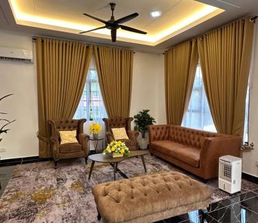 Kuala Berang House | Rania Riverview Guesthouse #BestGuesthouseInTown #SpaciousLivingRoom #ModernClassicConcept #LuxuryDiningset #freeWifi #Netflix #FullyAircond #CozyPrayerSpace