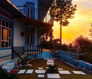 Turkaura Resort | Ranikhet Hotel Kaafal Cottage With Mountain View