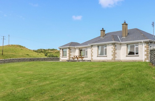Fivemilebourne House | RANNY ROE, pet friendly, with open fire in Portsalon, County Donegal