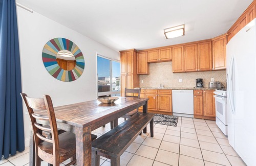 West Newport Condo | Rare 15BR Getaway One House from 40th St Beach | Gorgeous Oceanviews | Sleeps 36!