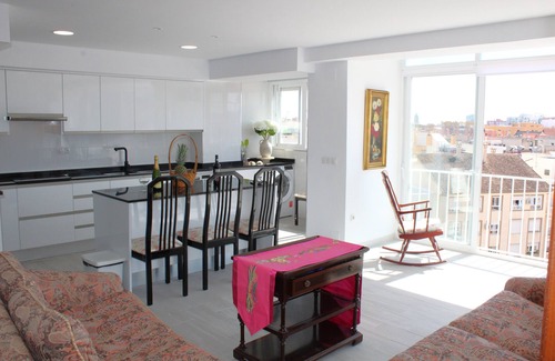 Ciudad Jardin Apartment | Rare find! Skyline View-Modern family-friendly 4 bedrooms 2 bathroom Flat Malaga