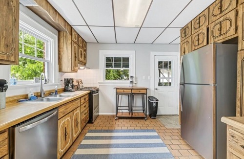 St. Charles House | 🌷RARE NEW TREASURE🌷2 Homes+Outdoor Gathering Area. Two Blocks From Main St.!