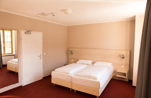 Schleifreisen Hotel | Rasthof & Motel Hermsdorfer Kreuz