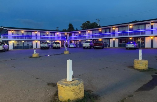 High Prairie Hotel | Raven Motor Inn