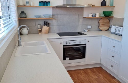 Warrnambool House | Recently renovated house in quiet leafy surroundings.