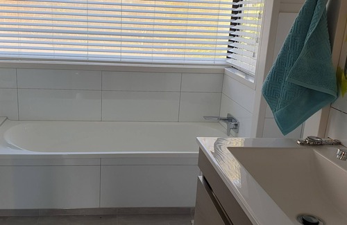 Ohauiti House | RECENTLY RENOVATED COUNTRY LIVING WITH BEAUTIFUL VIEWS TO THE MOUNT.