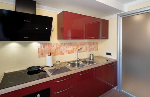 Montecatini Alto Apartment | Red apartment in a historic and romantic setting