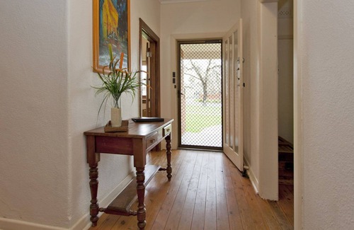 Albury House | Red Brick Beauty - Central Cottage