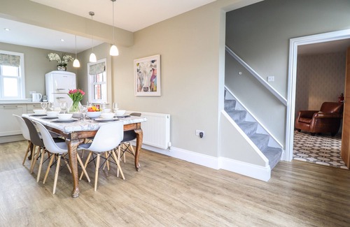 Welshpool Cottage | RED HOUSE FARM, pet friendly, with hot tub in Llanfair Caereinion