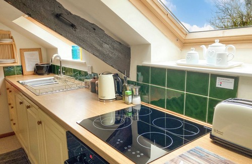 Lampeter Cottage | Red Kite Cottage - Romantic Retreat with Stunning Views & Two Private Meadows