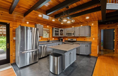 Rogers Apartment | Red River Gorge Family Cabin + Hot Tub