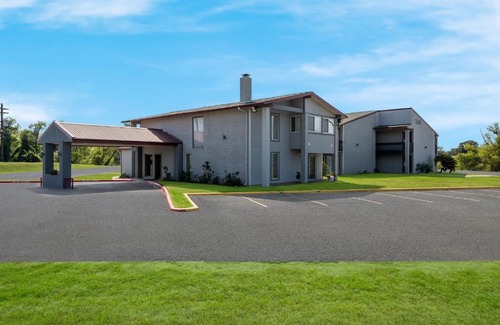 Madisonville Hotel | Red Roof Inn Madisonville