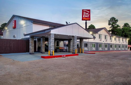Huntsville Hotel | Red Roof Inn PLUS+ Huntsville