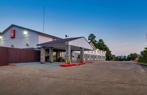 Huntsville Hotel | Red Roof Inn PLUS+ Huntsville