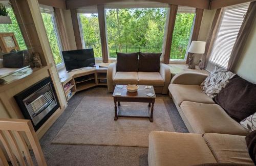 Rhosybol House | Red Squirrel Holiday Home in the Countryside, 10 mins to Lligwy Beach