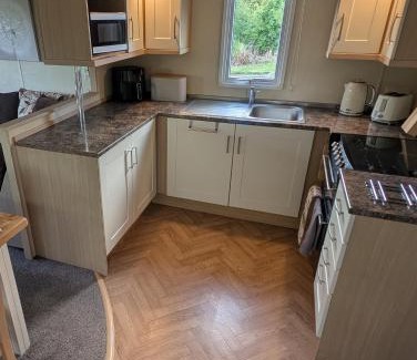 Rhosybol House | Red Squirrel Holiday Home in the Countryside, 10 mins to Lligwy Beach