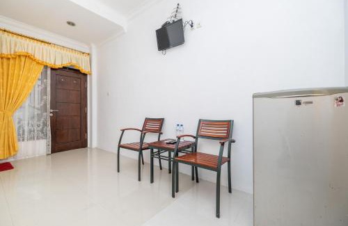 Surabaya Hotel | RedDoorz at Gunungsari Surabaya 2