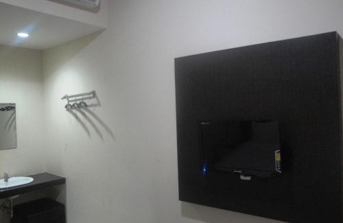 Palu Hotel | RedDoorz At Hotel Gajah Mada Palu