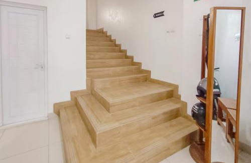 Surakarta Hotel | RedDoorz at Tebee Homestay near Tugu Kartasura