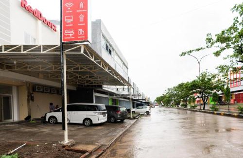 Mandai Hotel | RedDoorz @ Graha Cemerlang Maros