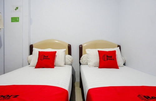 Buton Babau House | RedDoorz @ Hotel Bravo Pantai Kamali Bau Bau