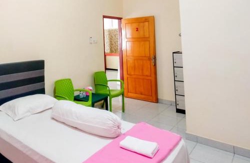 Poso Hotel | RedDoorz @ Makarios Hotel Poso