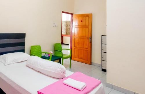 Poso Hotel | RedDoorz @ Makarios Hotel Poso