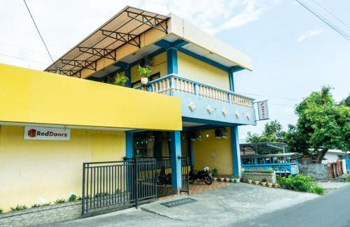 Ende House | RedDoorz near H. Hasan Aroeboesman Airport