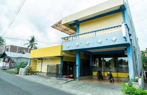 Ende House | RedDoorz near H. Hasan Aroeboesman Airport