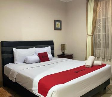 Hegarmanah House | RedDoorz Plus near Parahyangan University