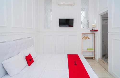 Ponorogo Hotel | RedDoorz Syariah at Aura Homestay