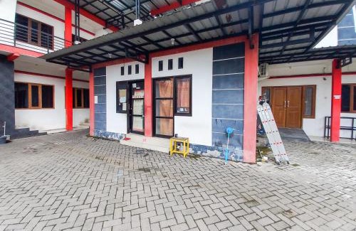 Lamongan Hotel | RedDoorz Syariah at Homestay Bougenville near Taman Alun-Alun Kota Lamongan