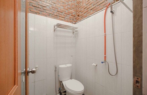 Pematangsiantar Hotel | RedDoorz Syariah near Jalan Asahan Pematang Siantar