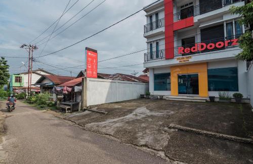 Jambi House | RedDoorz Syariah near Jamtos Jambi