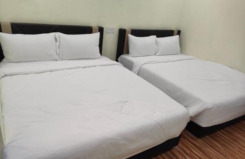 Kampung Penarik Hotel | Reds Roomstay Pantai Penarik 1