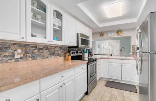 Flor-a-mar House | Reduced Fall/Winter rates. Book your get away now! FREE use of pontoon boat .