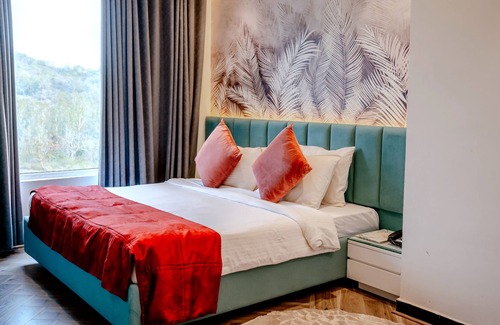 Panchkula Hotel | Redwood Resort