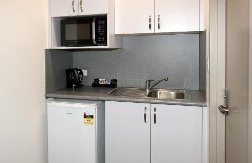 Proserpine Hotel | Reef Gardens Motel