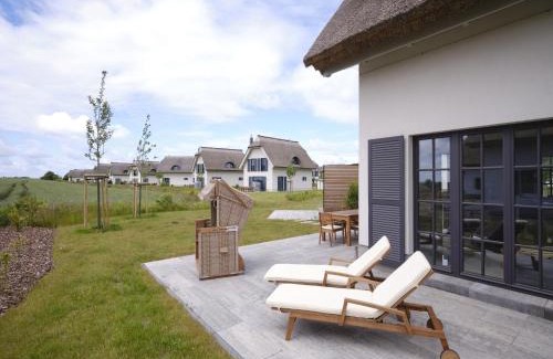 Dranske Villa | Reetland am Meer - LuxusPlus Reetdachvilla mit 4 Schlafzimmern, Außensauna, Loungebereich und Kamin G07